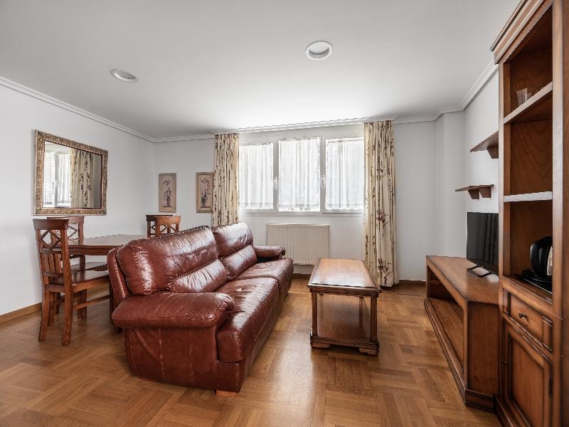 Apartamentos El Cid image