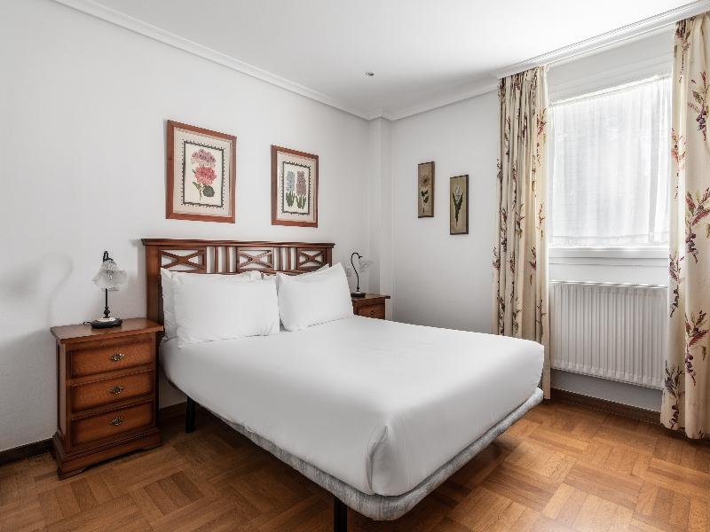 Apartamentos El Cid image