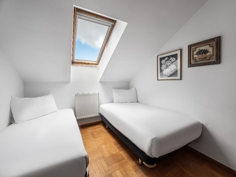 Apartamentos El Cid image