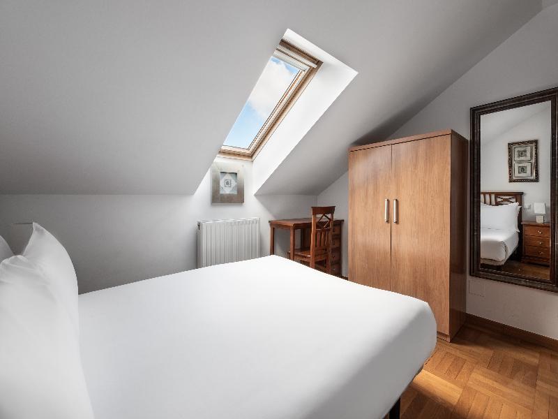 Apartamentos El Cid image