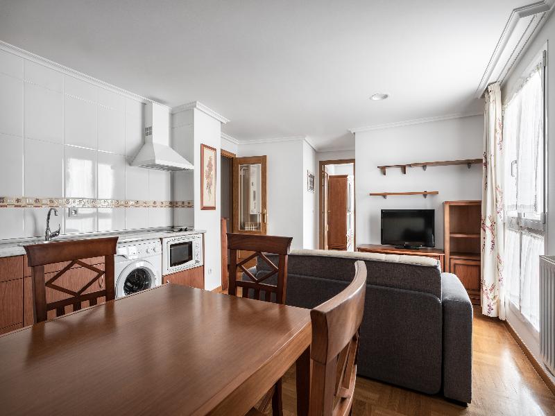 Apartamentos El Cid image