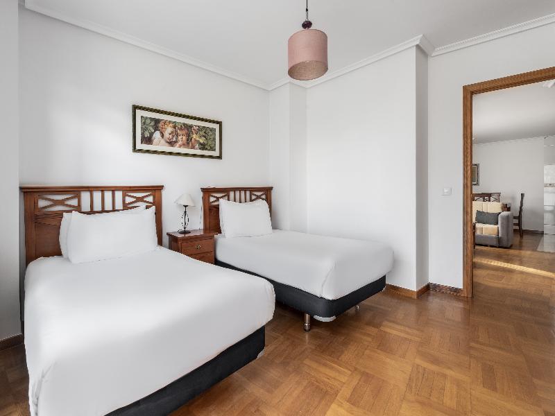 Apartamentos El Cid image