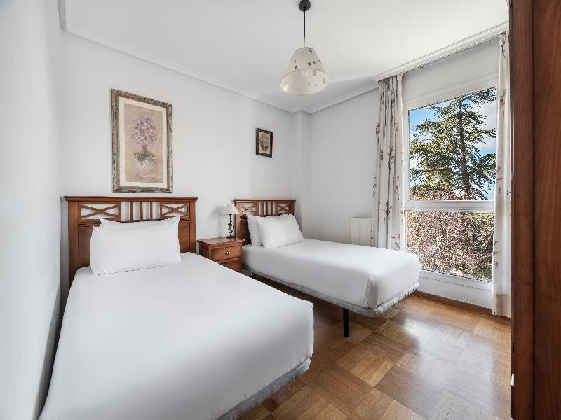 Apartamentos El Cid image