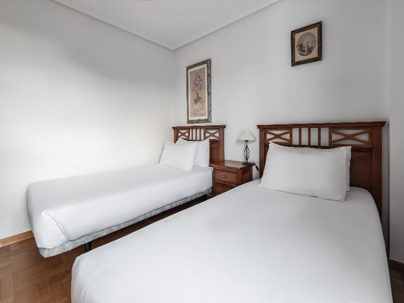 Apartamentos El Cid image