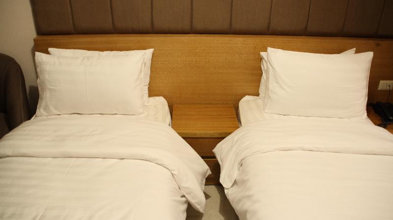 Big Ben Hotel Suites image