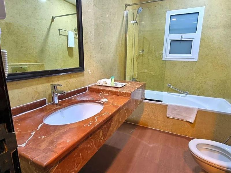 Vista City Hotel image