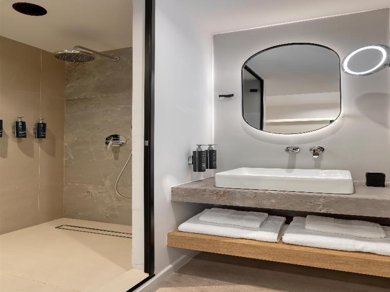 Hilton Garden Inn Athens Syggrou Avenue image