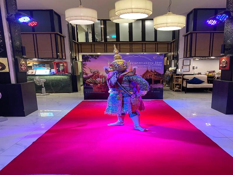 The Experience Walking Street Chiang Mai image