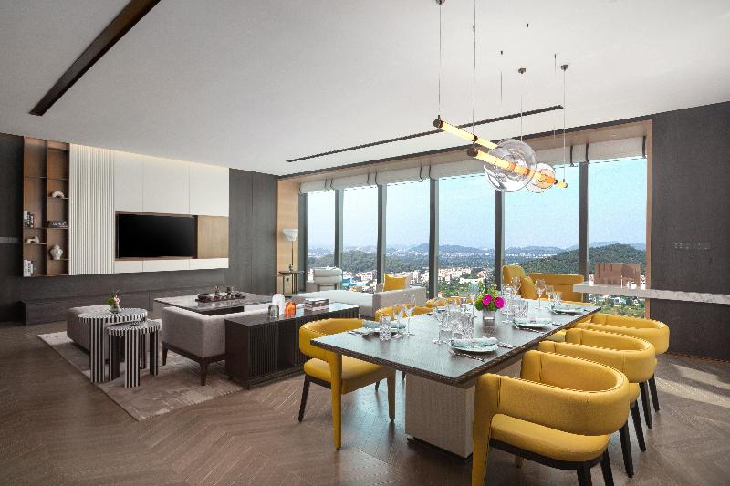 Crowne Plaza Jiangmen Binjiang image