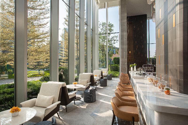 Crowne Plaza Jiangmen Binjiang image