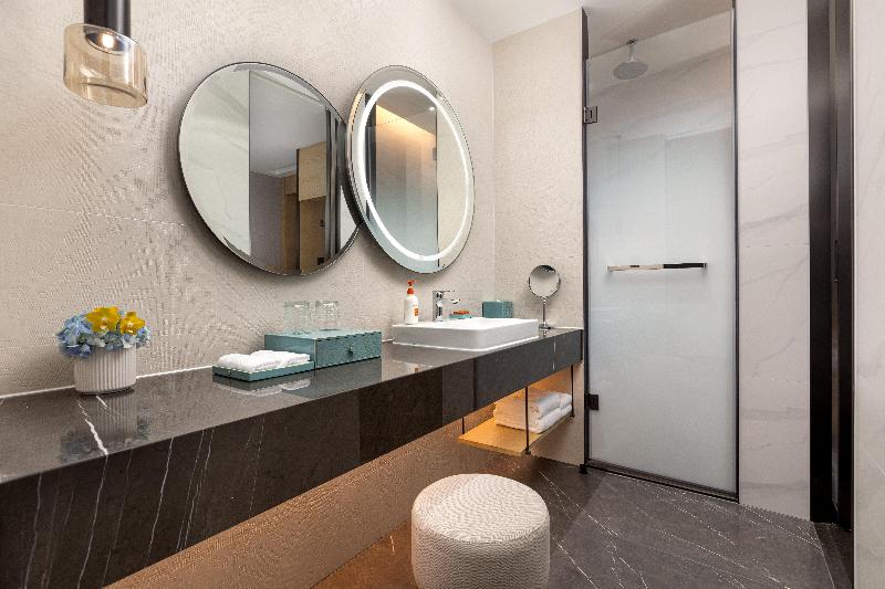Crowne Plaza Jiangmen Binjiang image