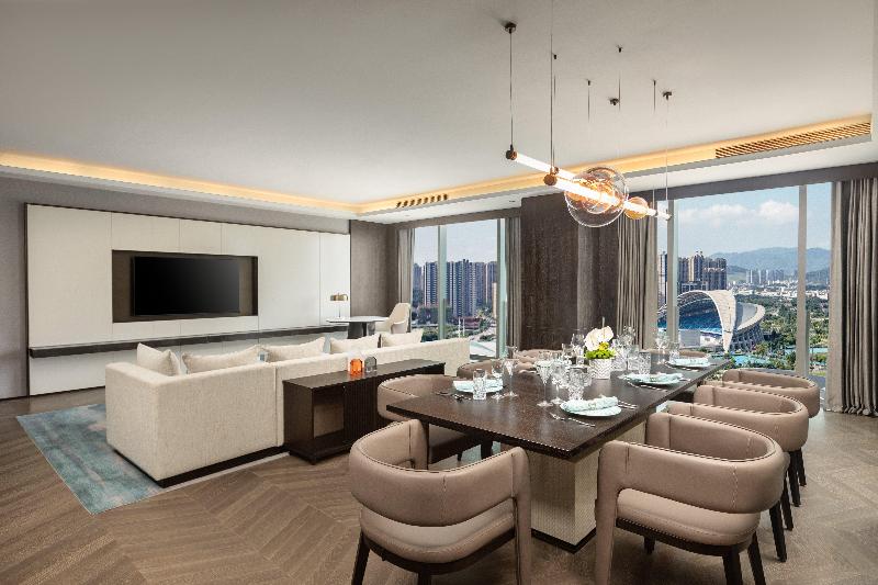 Crowne Plaza Jiangmen Binjiang image