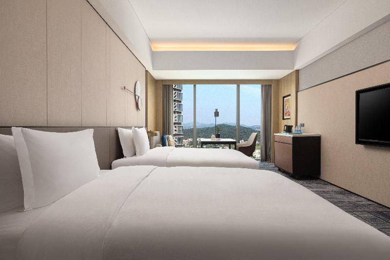 Crowne Plaza Jiangmen Binjiang image