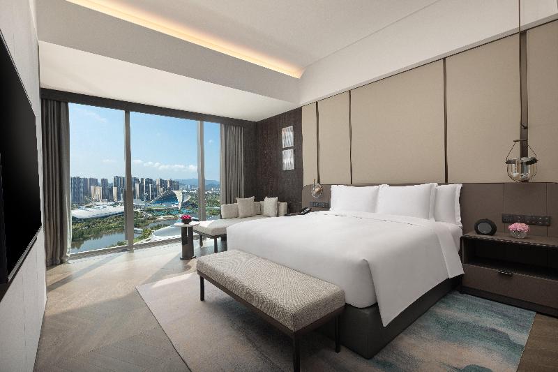 Crowne Plaza Jiangmen Binjiang image