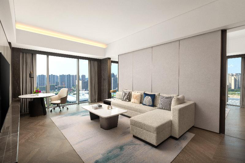 Crowne Plaza Jiangmen Binjiang image
