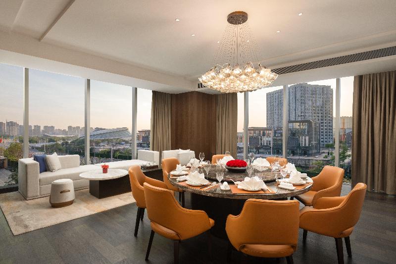Crowne Plaza Jiangmen Binjiang image