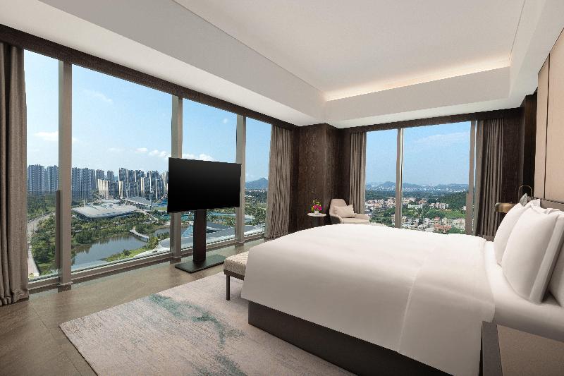Crowne Plaza Jiangmen Binjiang image