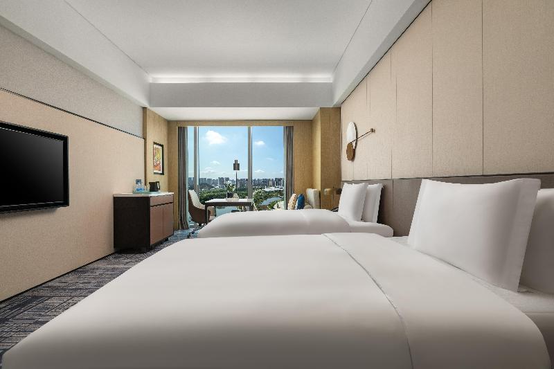 Crowne Plaza Jiangmen Binjiang image