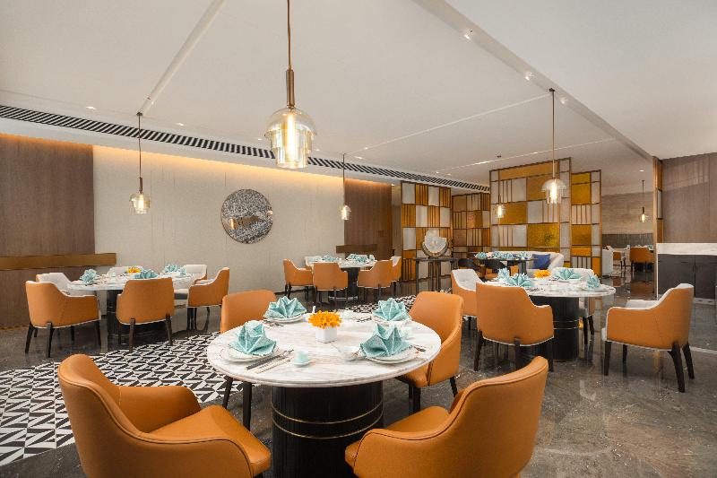 Crowne Plaza Jiangmen Binjiang image