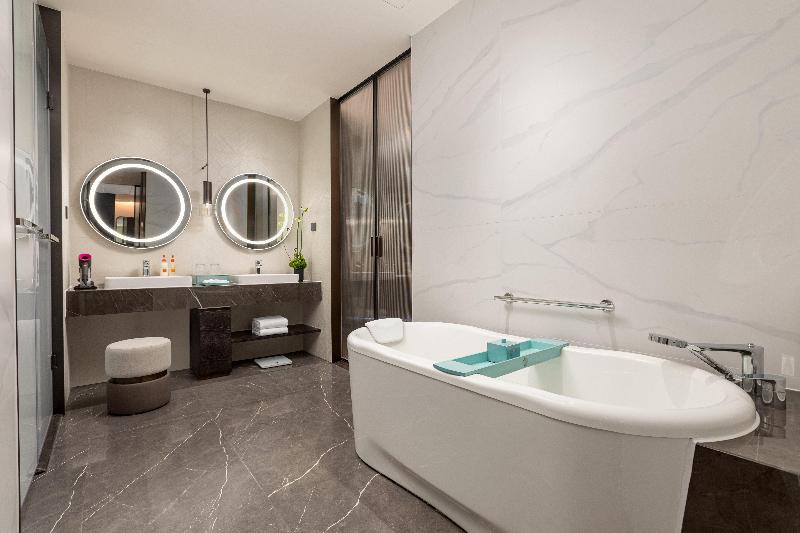 Crowne Plaza Jiangmen Binjiang image