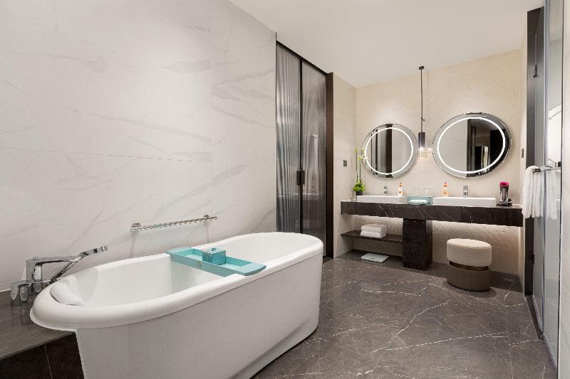 Crowne Plaza Jiangmen Binjiang image