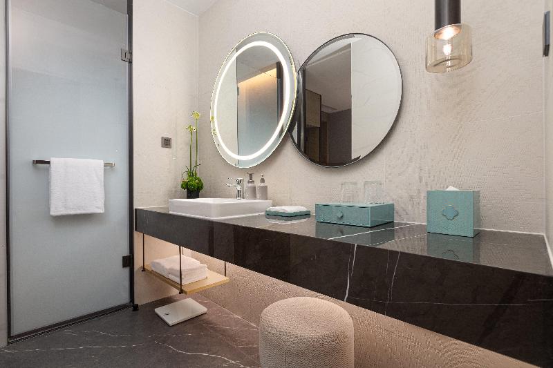 Crowne Plaza Jiangmen Binjiang image
