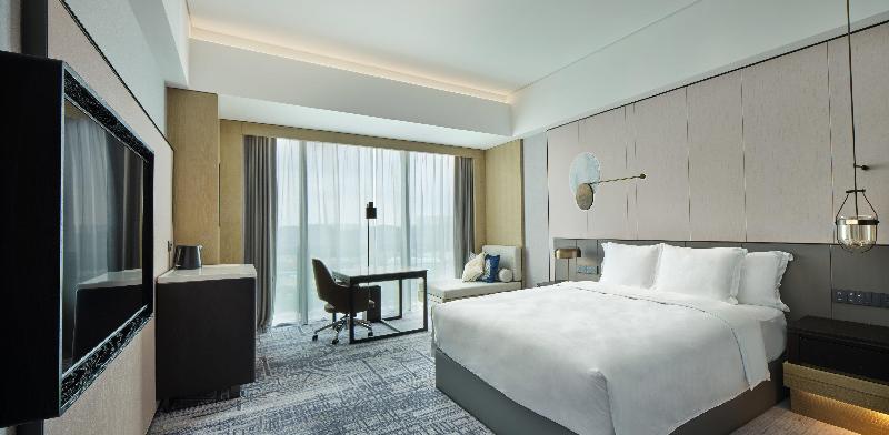 Crowne Plaza Jiangmen Binjiang image