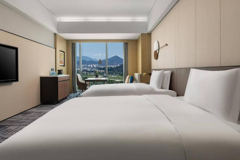 Crowne Plaza Jiangmen Binjiang image