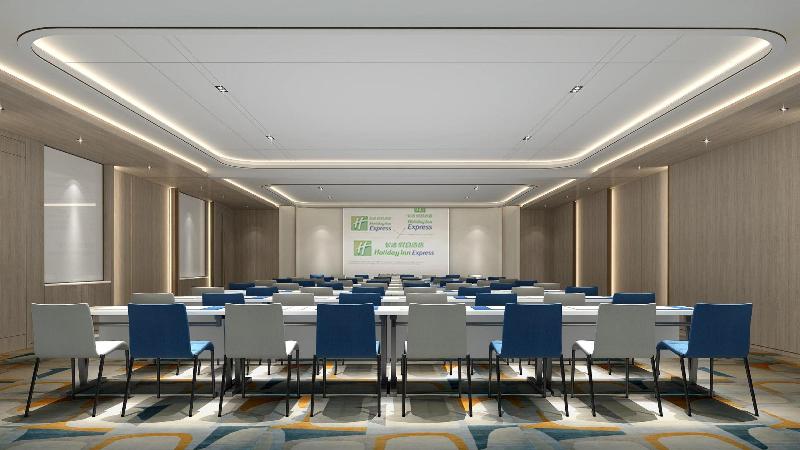 Holiday Inn Express Dandong City Center image