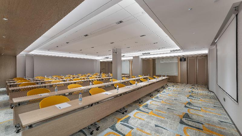 Holiday Inn Express Dandong City Center image