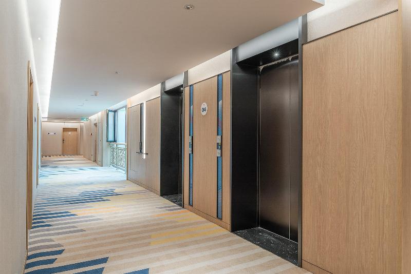 Holiday Inn Express Dandong City Center image