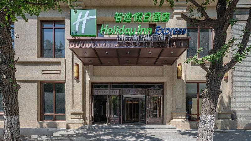 Holiday Inn Express Dandong City Center image