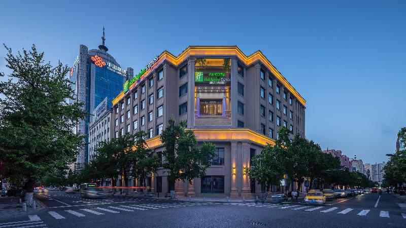Holiday Inn Express Dandong City Center image