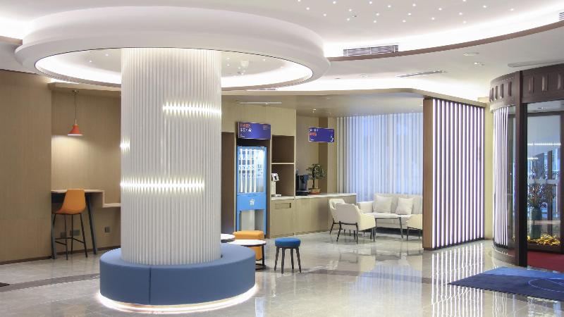 Holiday Inn Express Dandong City Center image