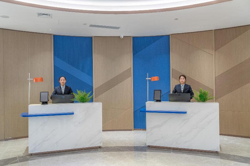 Holiday Inn Express Dandong City Center image
