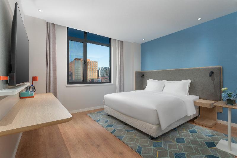 Holiday Inn Express Dandong City Center image