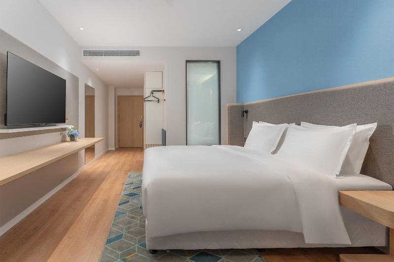 Holiday Inn Express Dandong City Center image