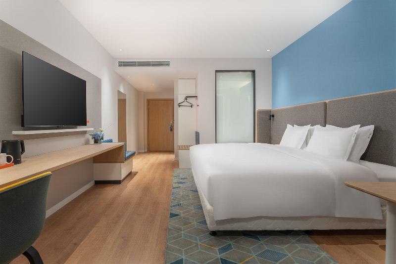 Holiday Inn Express Dandong City Center image