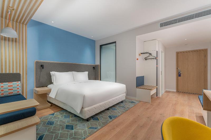 Holiday Inn Express Dandong City Center image