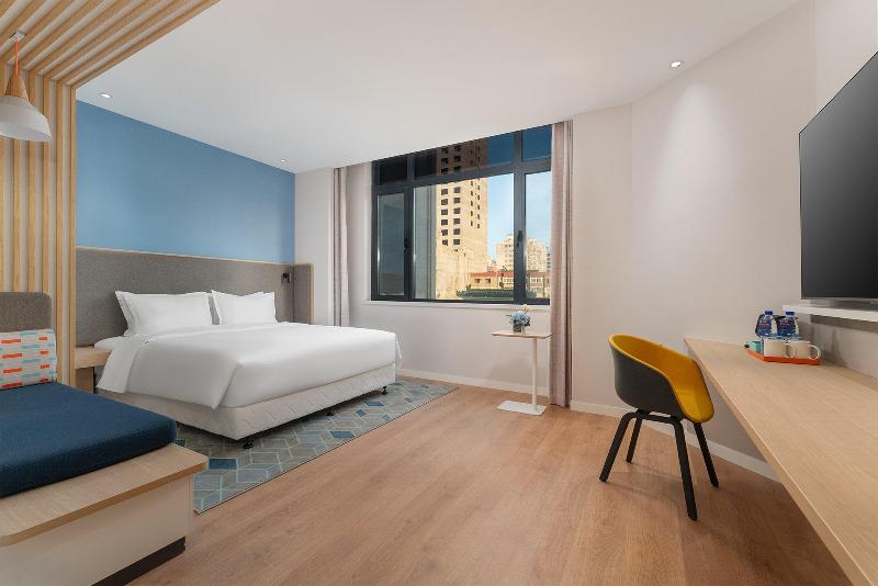 Holiday Inn Express Dandong City Center image