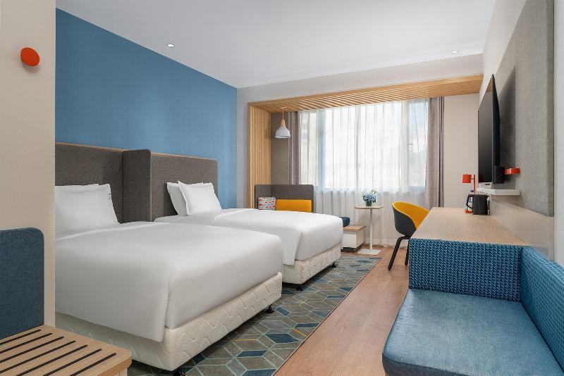 Holiday Inn Express Dandong City Center image