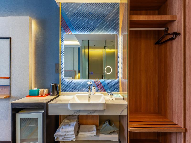 Holiday Inn Express Lanzhou Zhengning Road image