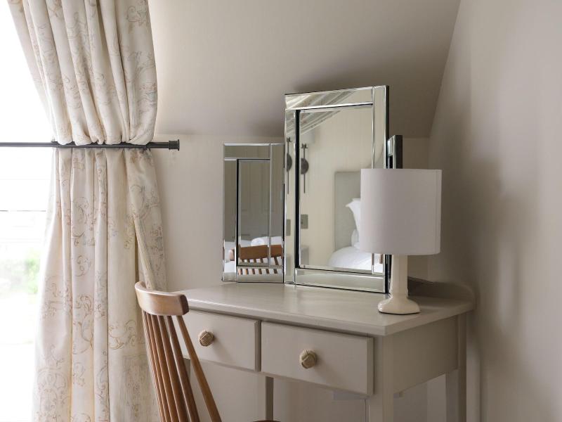 Cardross Estate Holiday Cottages image