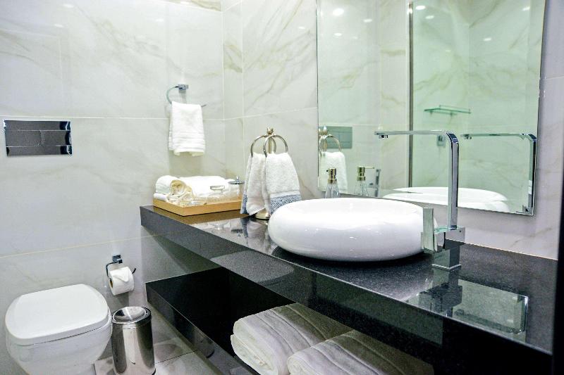 Tryp By Wyndham Santa Cruz image