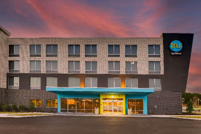 Tru By Hilton Leland Wilmington image