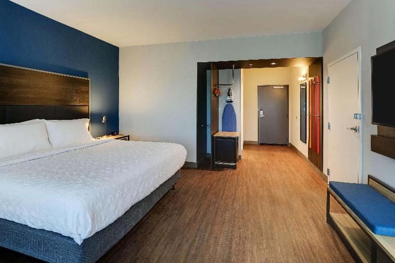 Tru By Hilton Leland Wilmington image