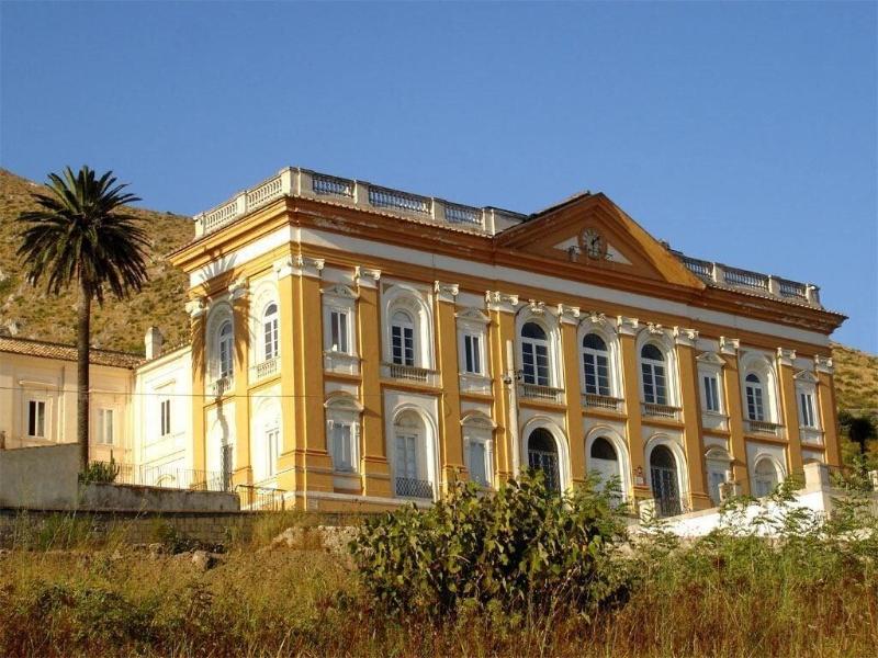 Caserta Deluxe Bis image