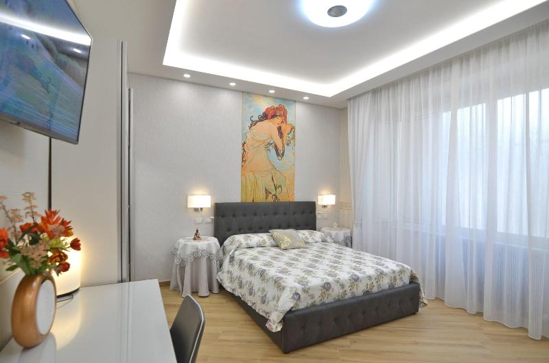 Caserta Deluxe Bis image