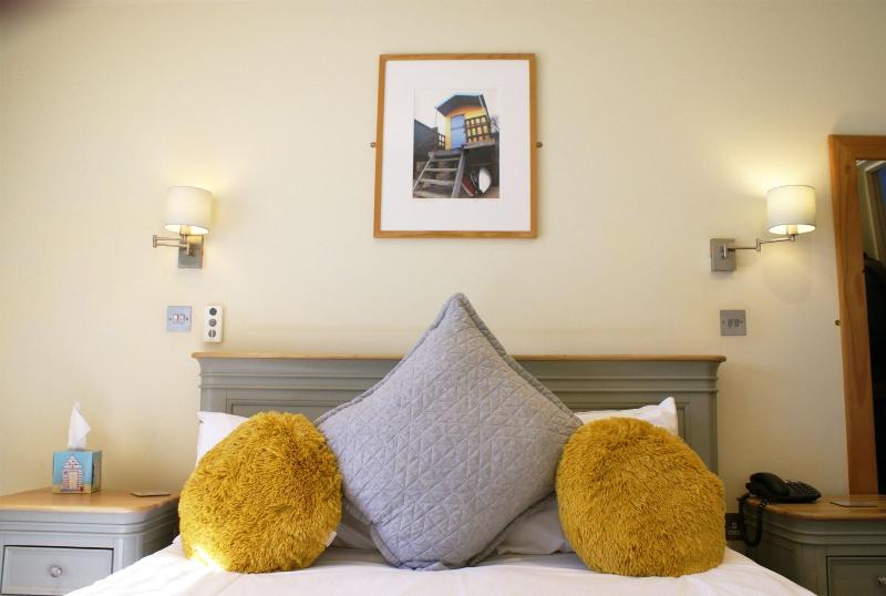 Stiffkey Red Lion image