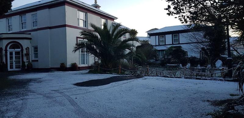 Rose Court Holiday Apartments image